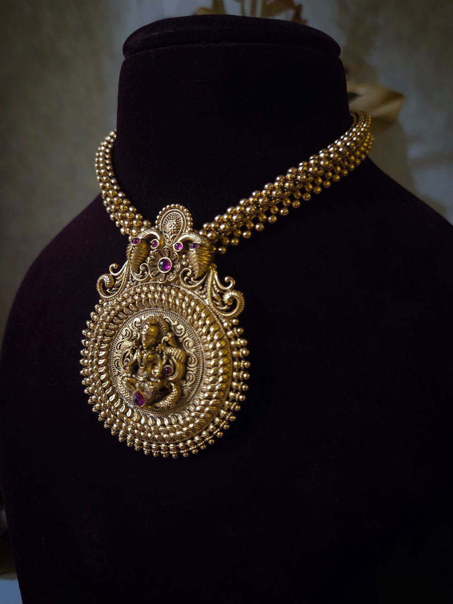 Laxmiji motif bold pendant set with woven gold beaded string