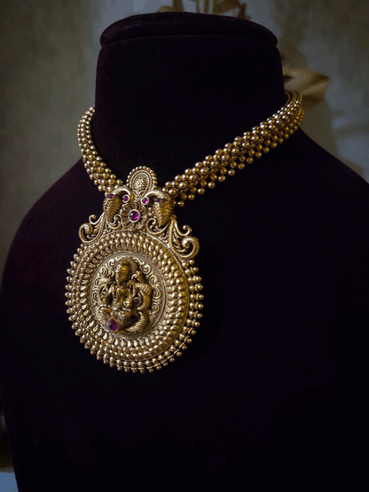 Laxmiji motif bold pendant set with woven gold beaded string