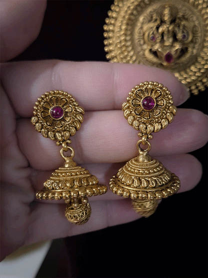 Laxmiji motif bold pendant set with woven gold beaded string