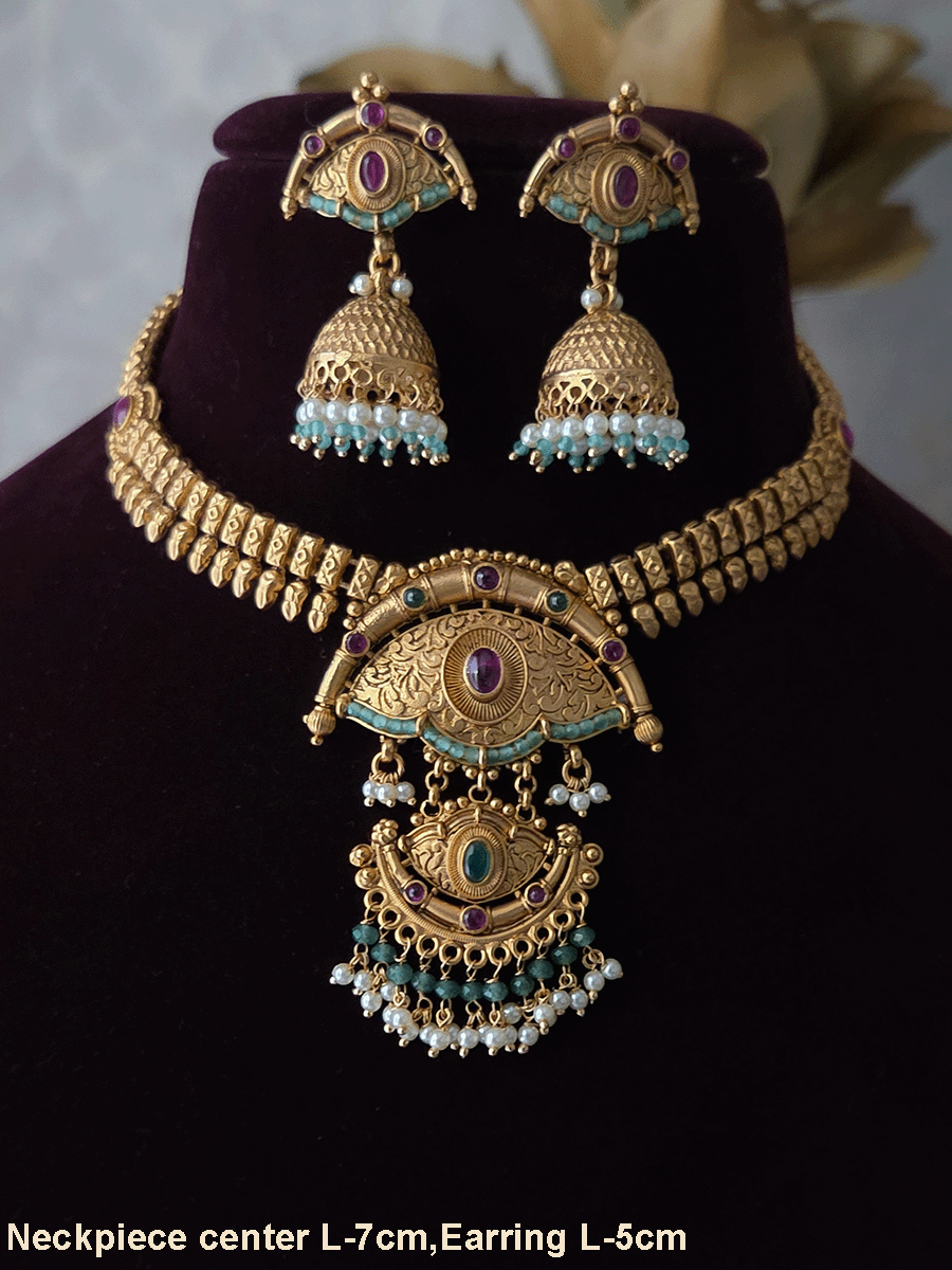 Traditional design leaf chain with 7cm long pirohi work pendant witth intricate self design set