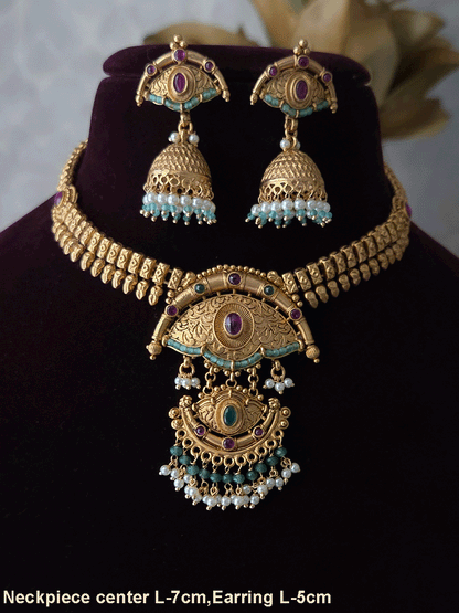 Traditional design leaf chain with 7cm long pirohi work pendant witth intricate self design set