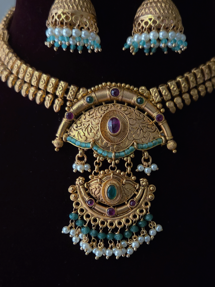 Traditional design leaf chain with 7cm long pirohi work pendant witth intricate self design set