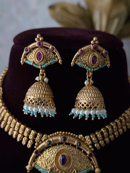 Traditional design leaf chain with 7cm long pirohi work pendant witth intricate self design set