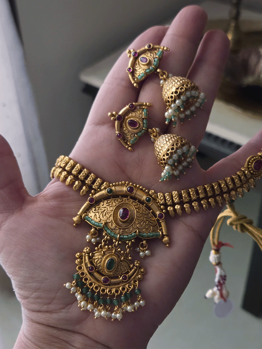 Traditional design leaf chain with 7cm long pirohi work pendant witth intricate self design set