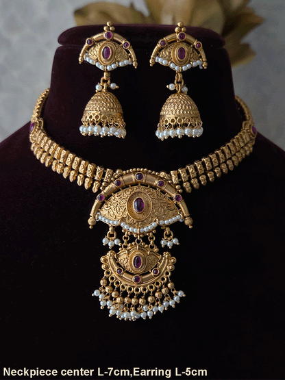 Traditional design leaf chain with 7cm long pirohi work pendant witth intricate self design set
