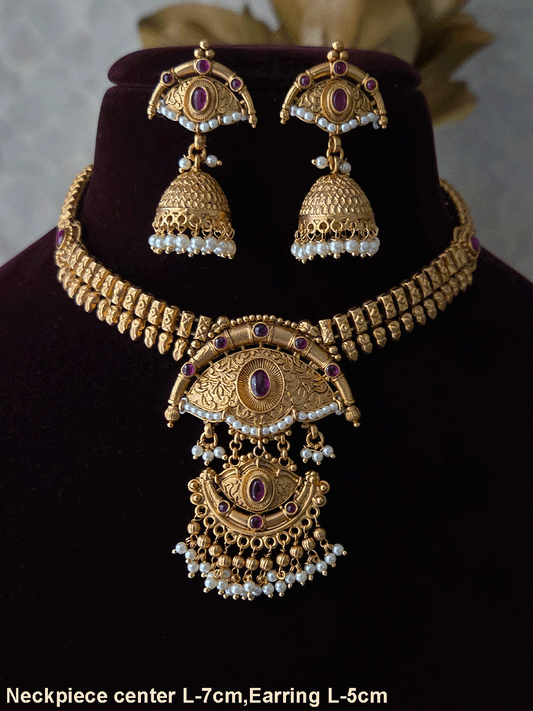 Traditional design leaf chain with 7cm long pirohi work pendant witth intricate self design set