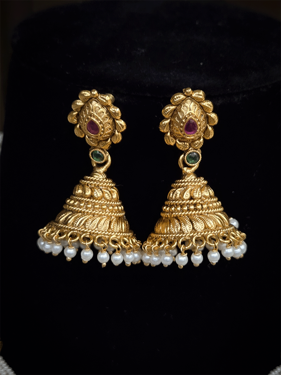 Leaf shaped pendant with paisley design cheed string with matar beads 8 inch long set