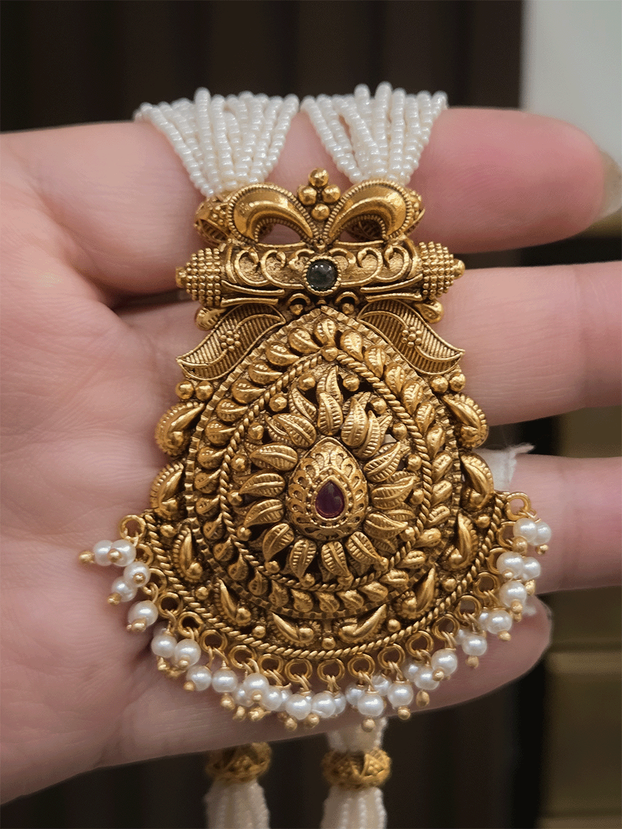 Leaf shaped pendant with paisley design cheed string with matar beads 8 inch long set