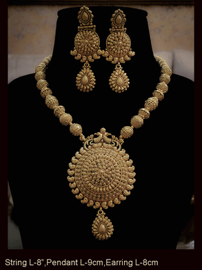 Circular pendant with paisley design lace in matar bead string set