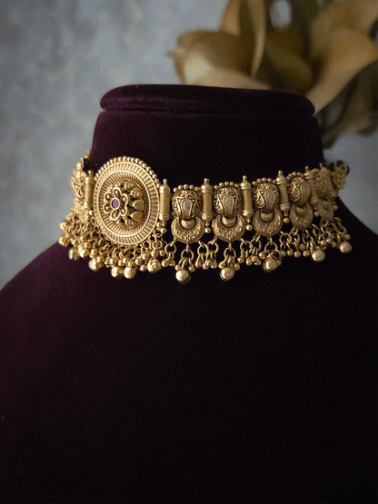 Circular ruby stone flower design center chik set with intricate design sides