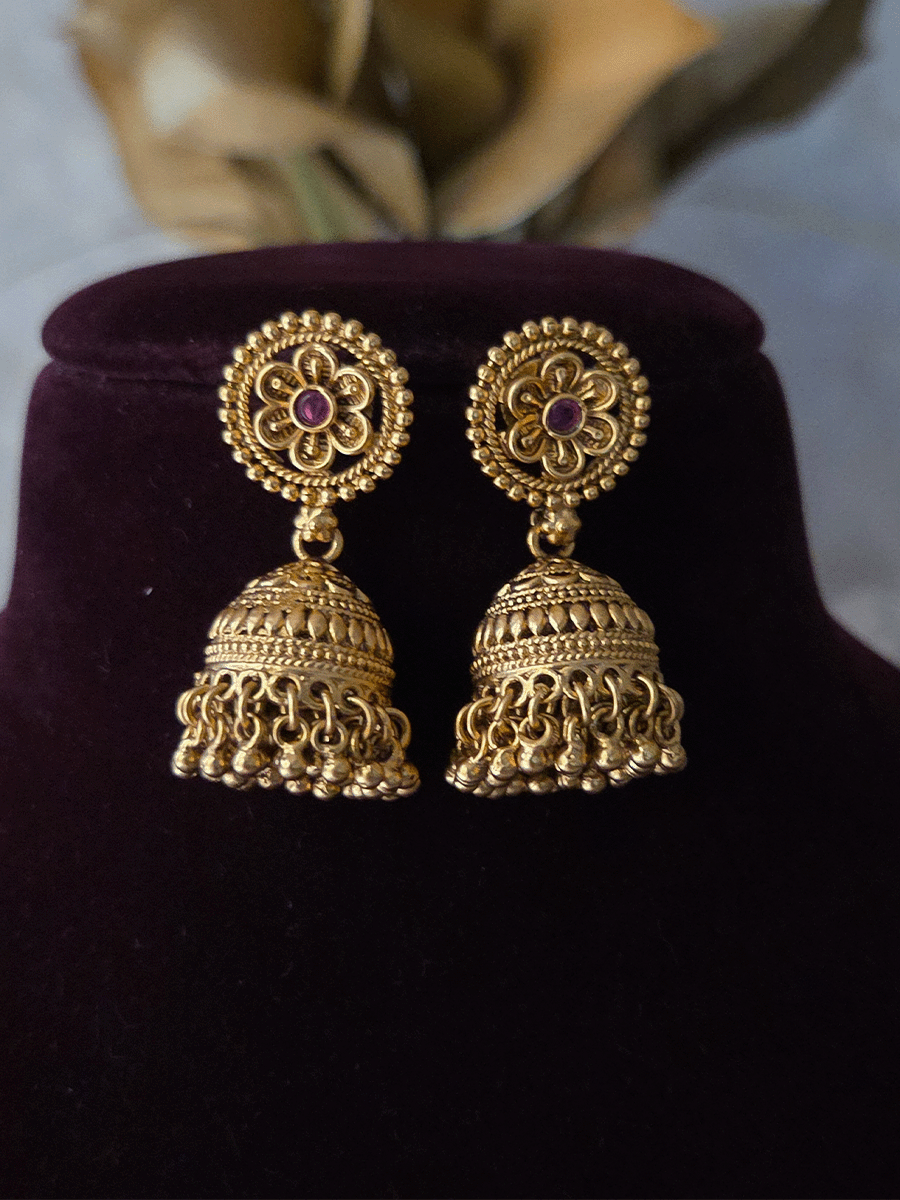 Circular ruby stone flower design center chik set with intricate design sides