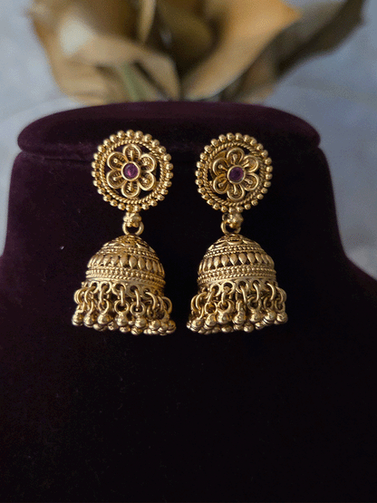 Circular ruby stone flower design center chik set with intricate design sides