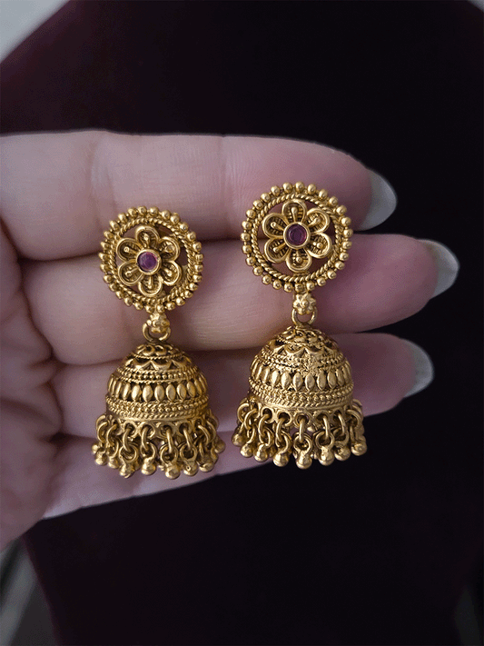 Circular ruby stone flower design center chik set with intricate design sides