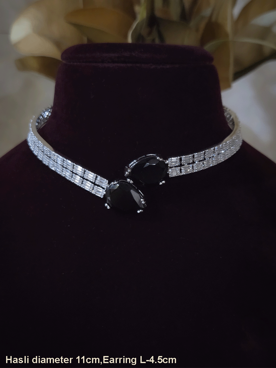 Silver finish baguette shape AD setting 11cm diametre hasli with tear shaped stones in center