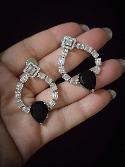 Silver finish baguette shape AD setting 11cm diametre hasli with tear shaped stones in center