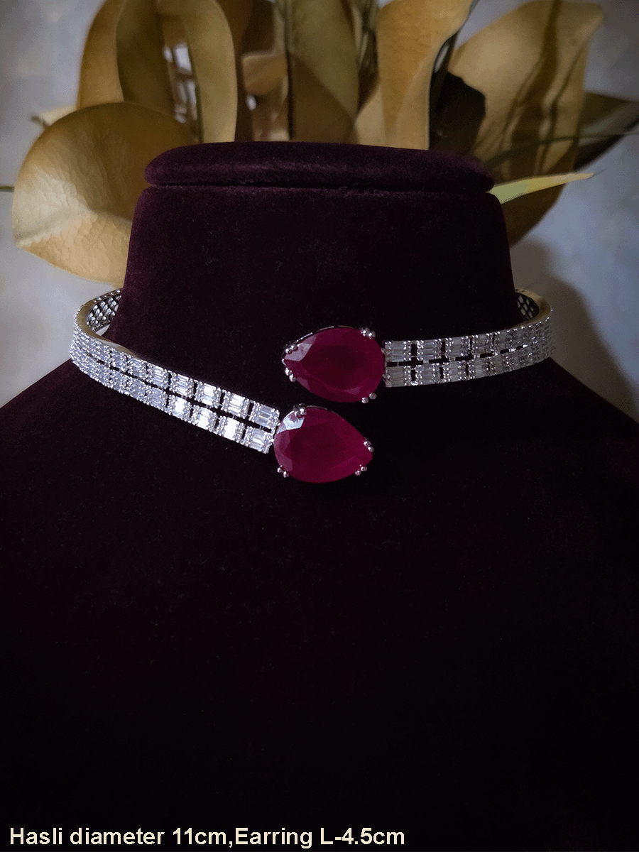 Silver finish baguette shape AD setting 11cm diametre hasli with tear shaped stones in center