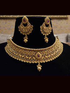 Broad choker with gold bead lace on one side and circular design lace on bottom side