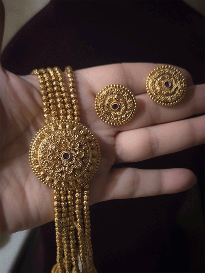 Circular flower design choker set with ruby stone in center and side 5 gold bead chains