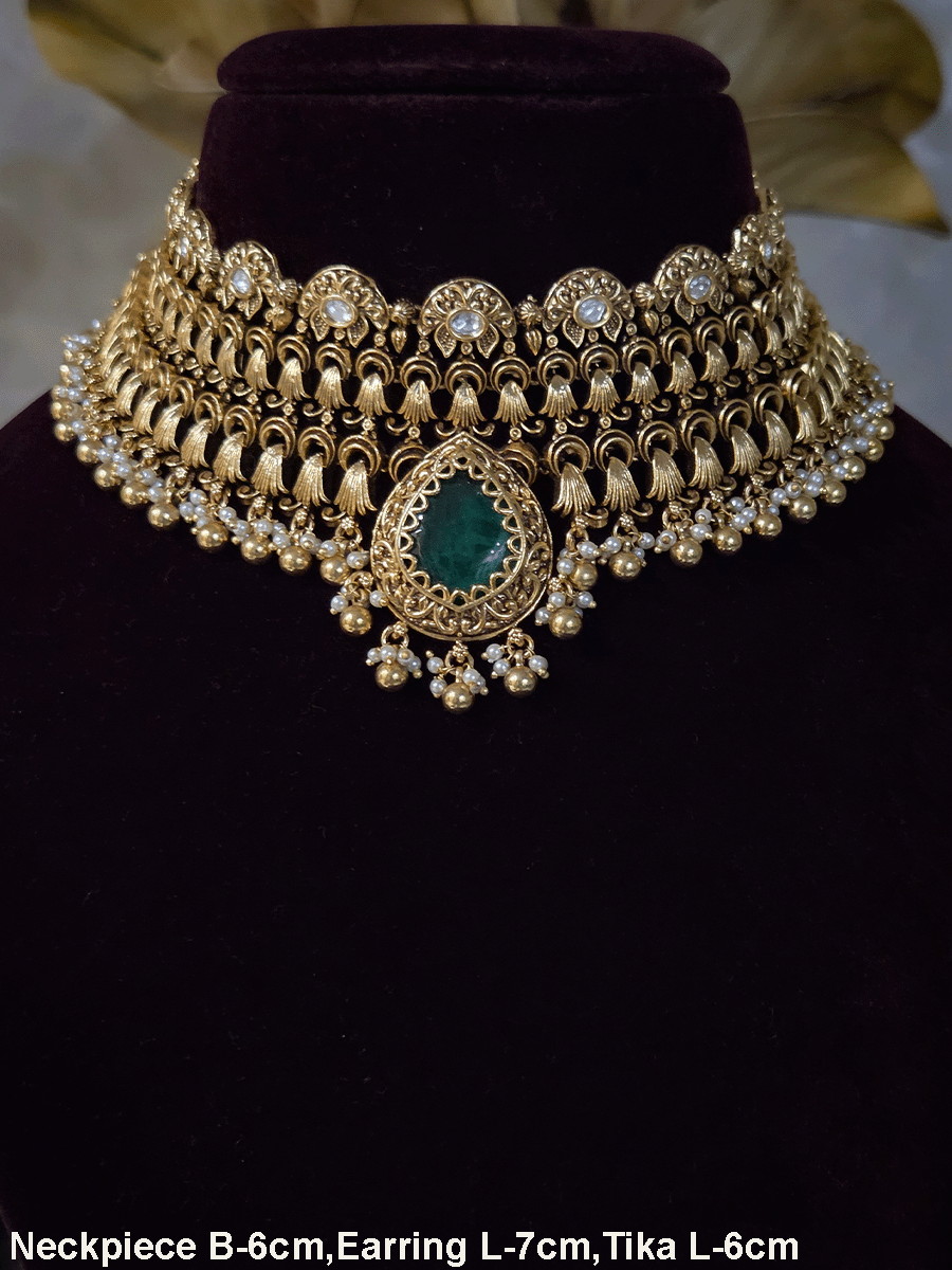Antique gold finish kundan set with bold tear drop shaped stone in center