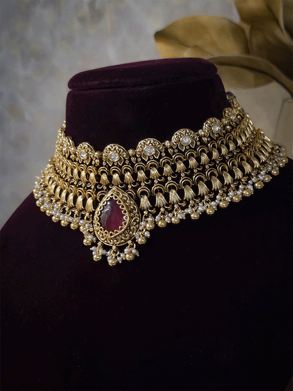 Antique gold finish kundan set with bold tear drop shaped stone in center