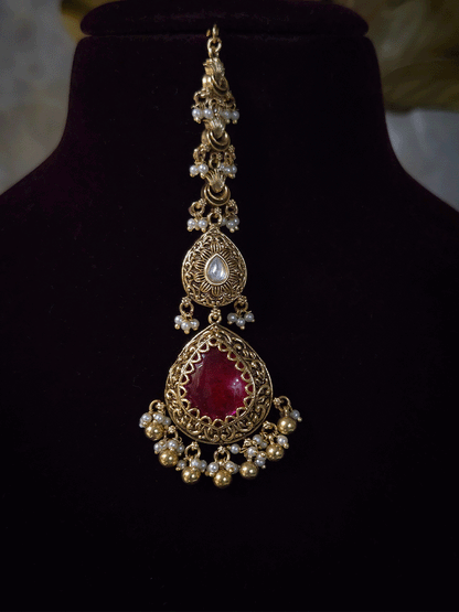 Antique gold finish kundan set with bold tear drop shaped stone in center
