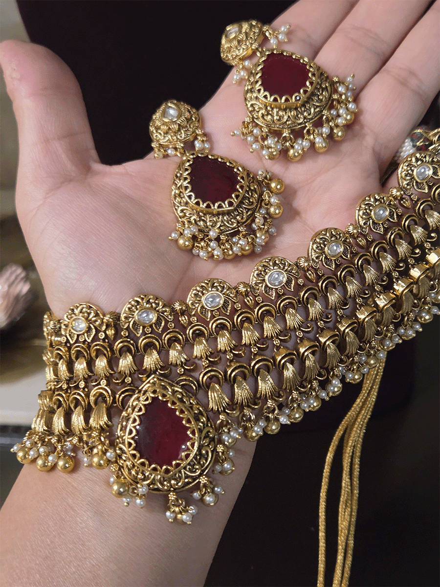 Antique gold finish kundan set with bold tear drop shaped stone in center