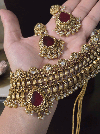 Antique gold finish kundan set with bold tear drop shaped stone in center