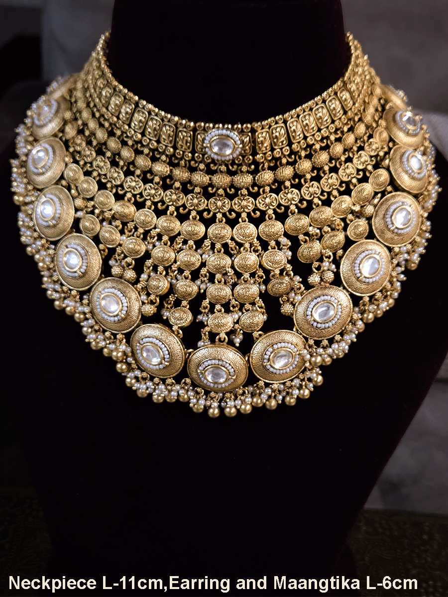 Oval kundan with pirohi oval chain tassels 11 cm long traditional design set