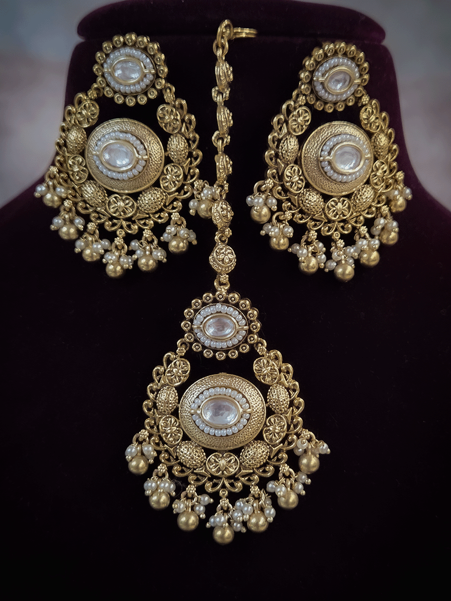 Oval kundan with pirohi oval chain tassels 11 cm long traditional design set