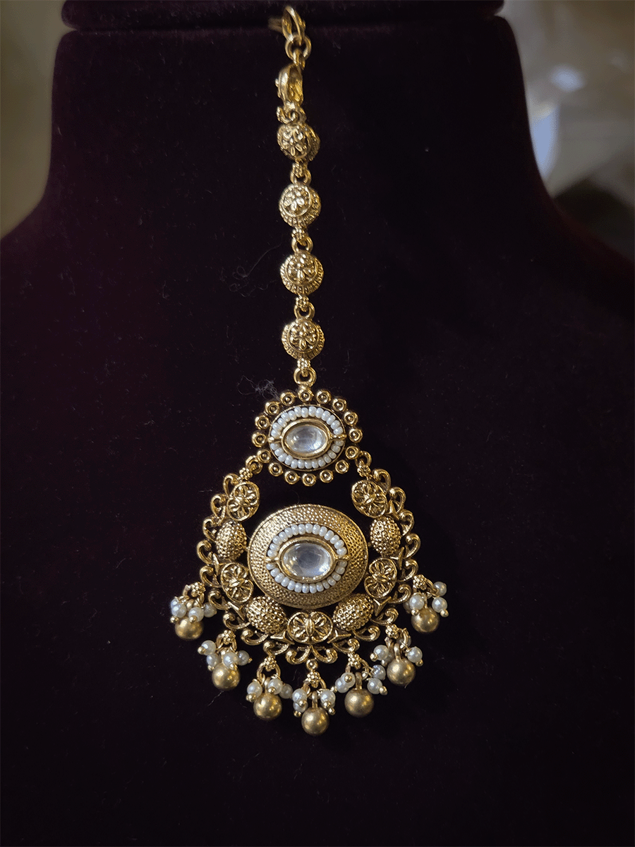 Oval kundan with pirohi oval chain tassels 11 cm long traditional design set