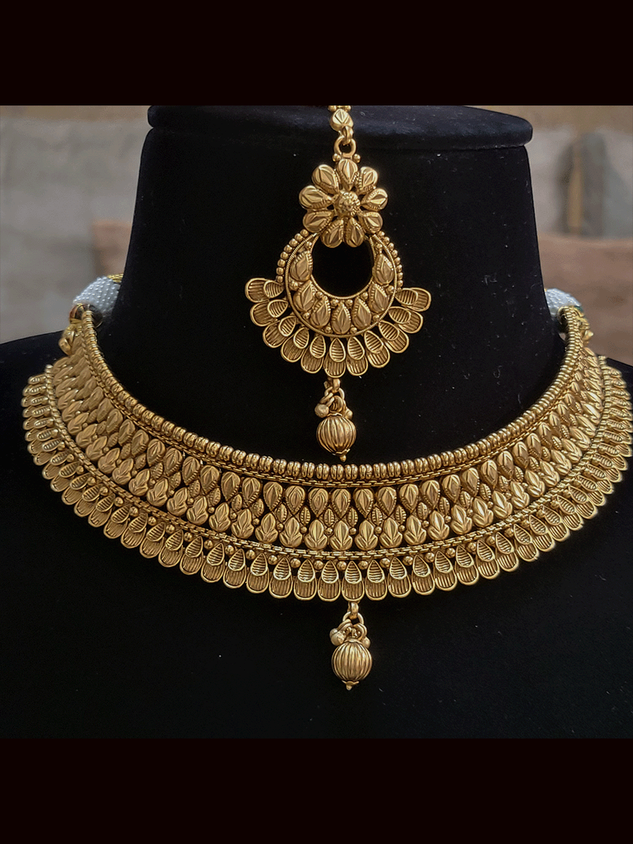 Leaf design broad choker set with wavy lace design on one side and gold bead drop