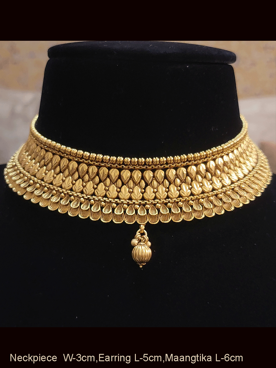 Leaf design broad choker set with wavy lace design on one side and gold bead drop