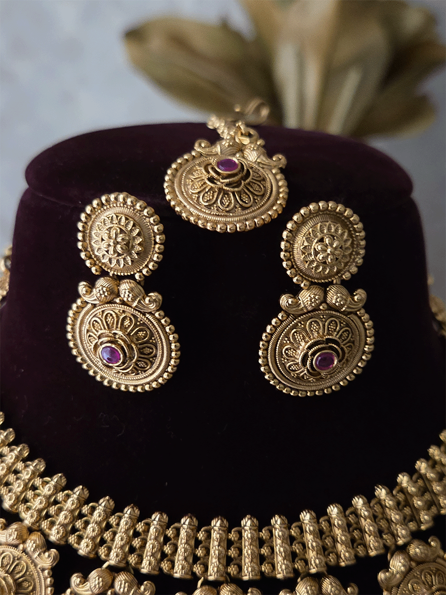 Broad chain with flower ruby stone deesign hanging circular tukdies set