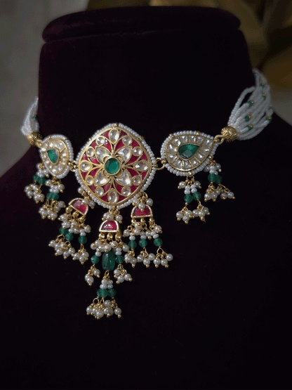 Paachi kundan red inlay work center tukdi with side leaf tukdies traditional set with green drops