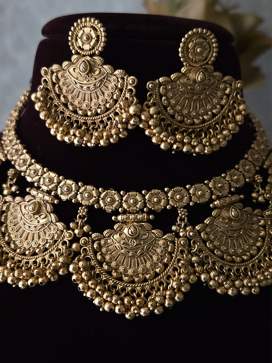 Semi circular flower design engraved ghunghru hanging tukdies  with flower design chain set