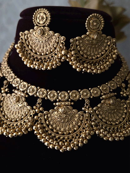Semi circular flower design engraved ghunghru hanging tukdies  with flower design chain set