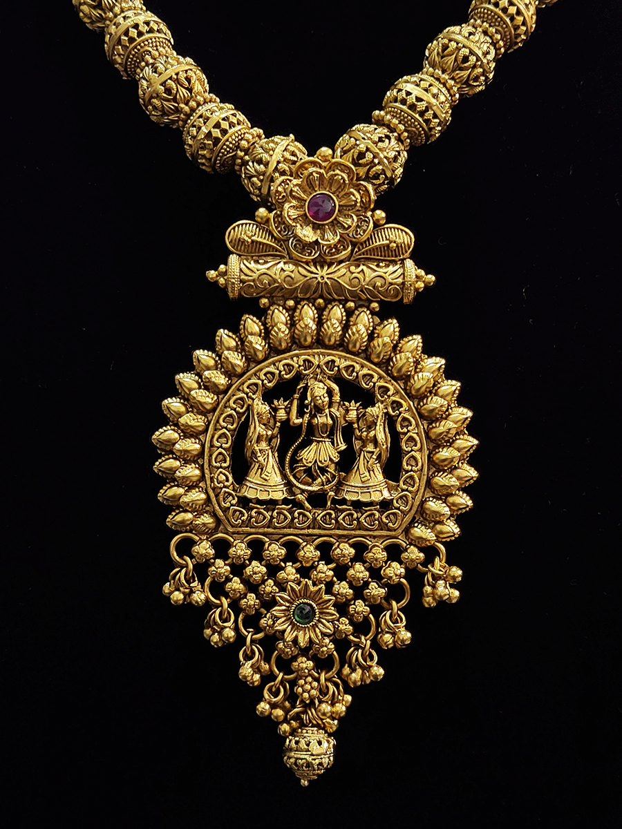 Krishna with nrityangnas pendant in matar bead string set