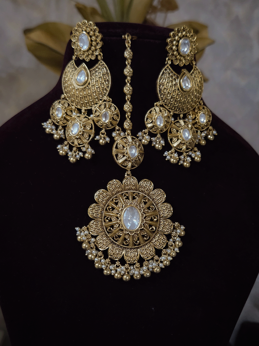 V shaped tear shaped kundan intricately carved set with flower design hanging tukdi in center