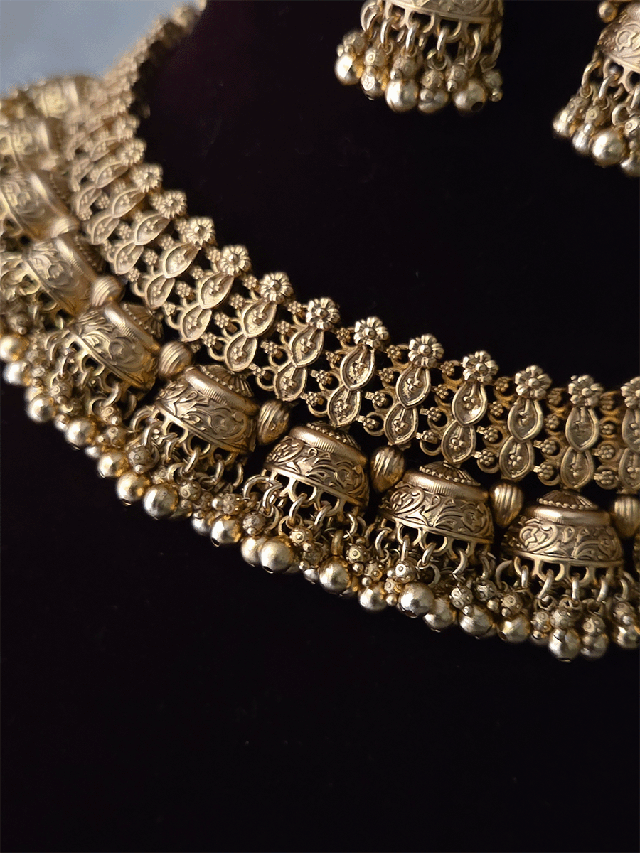 Double leaf design chain with half jhoomki ghunghru hangings classy set