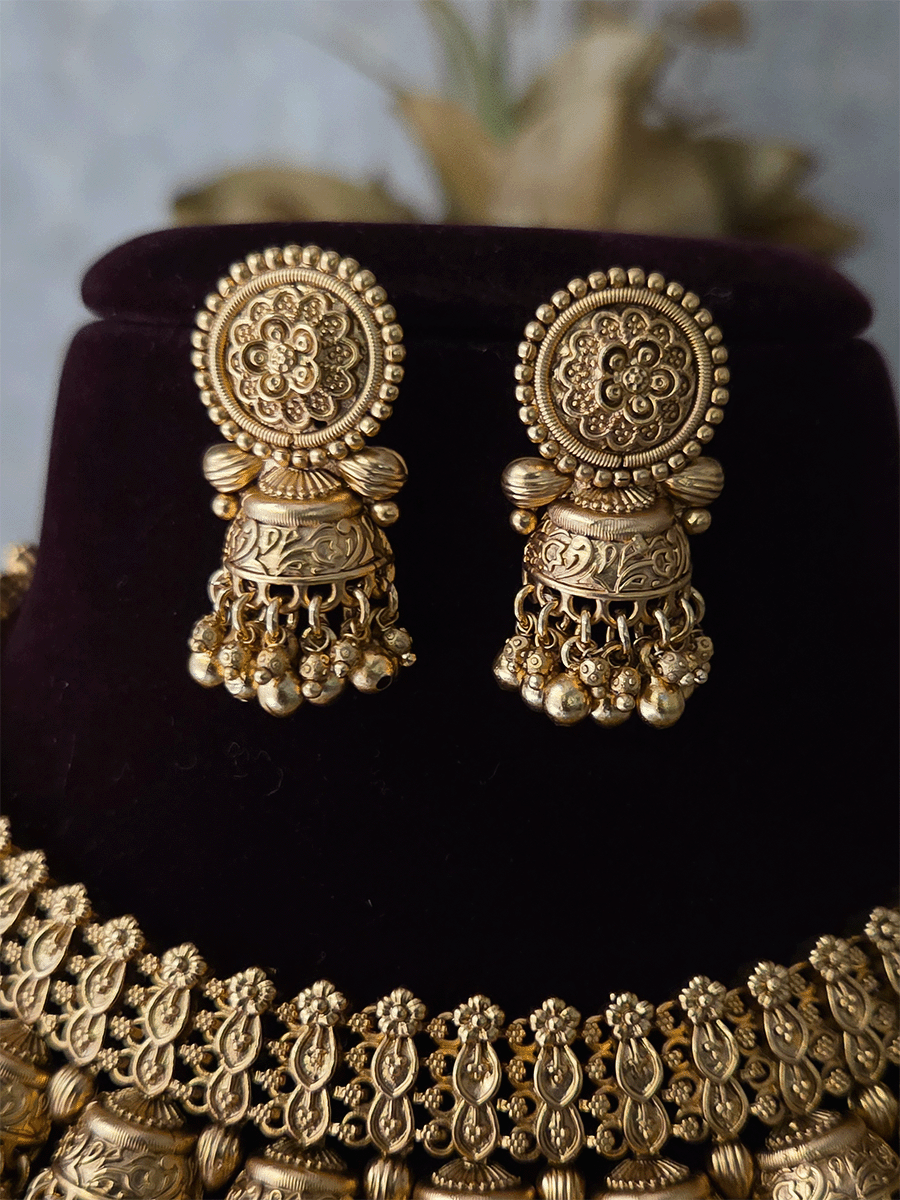 Double leaf design chain with half jhoomki ghunghru hangings classy set