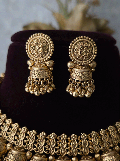 Double leaf design chain with half jhoomki ghunghru hangings classy set