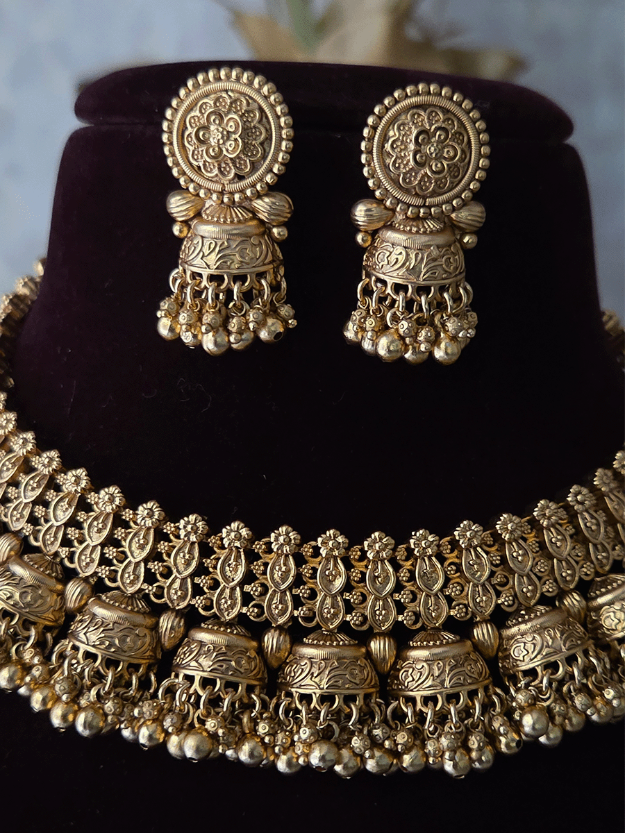 Double leaf design chain with half jhoomki ghunghru hangings classy set