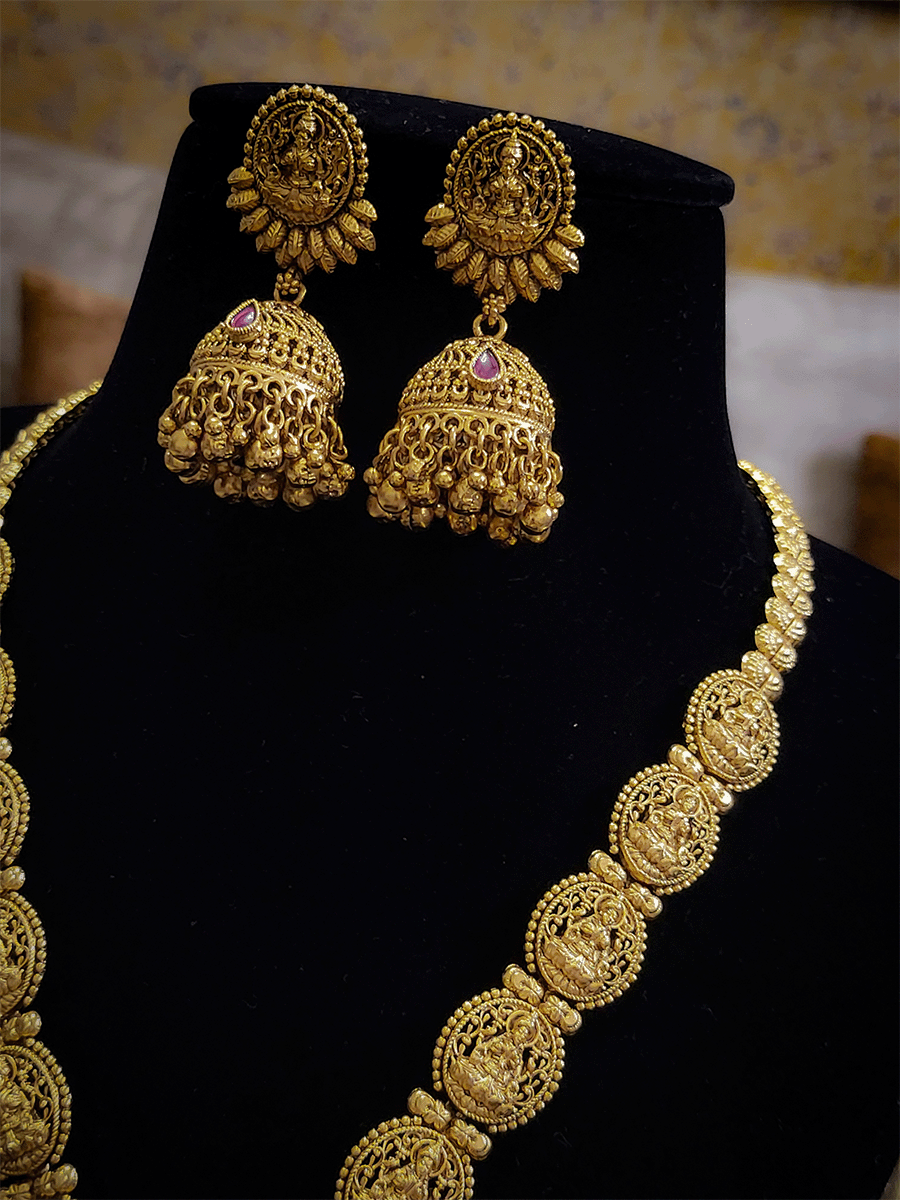 Laxmiji side string in Laxmiji pendant set with laxmiji motif tukdi drop