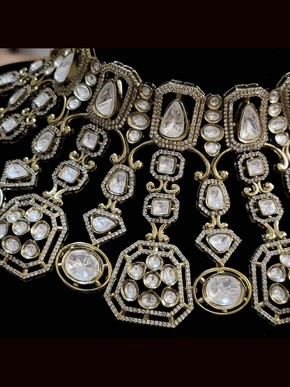 Mehandi finish 8.5cm broad uncut polki choker set with maangtika and earrings