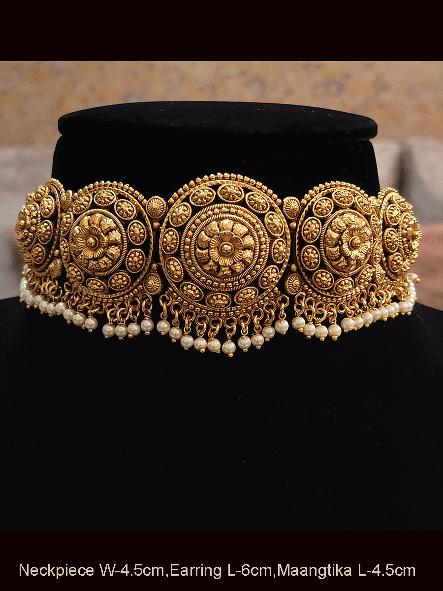 Circular tukdi white bead hanging choker with flower design (with maangtika)