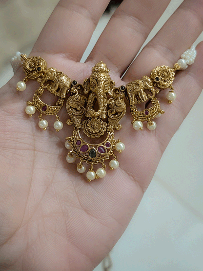 Ganpatiji center with elephant side design set with cheed strings