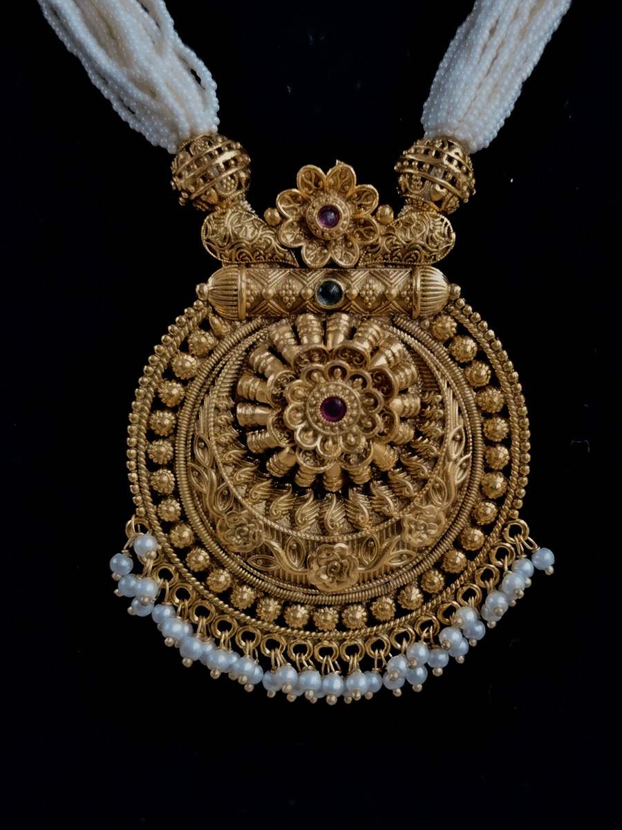 Circular flower and self design pendant in cheed and matar bead string(8 inch) set