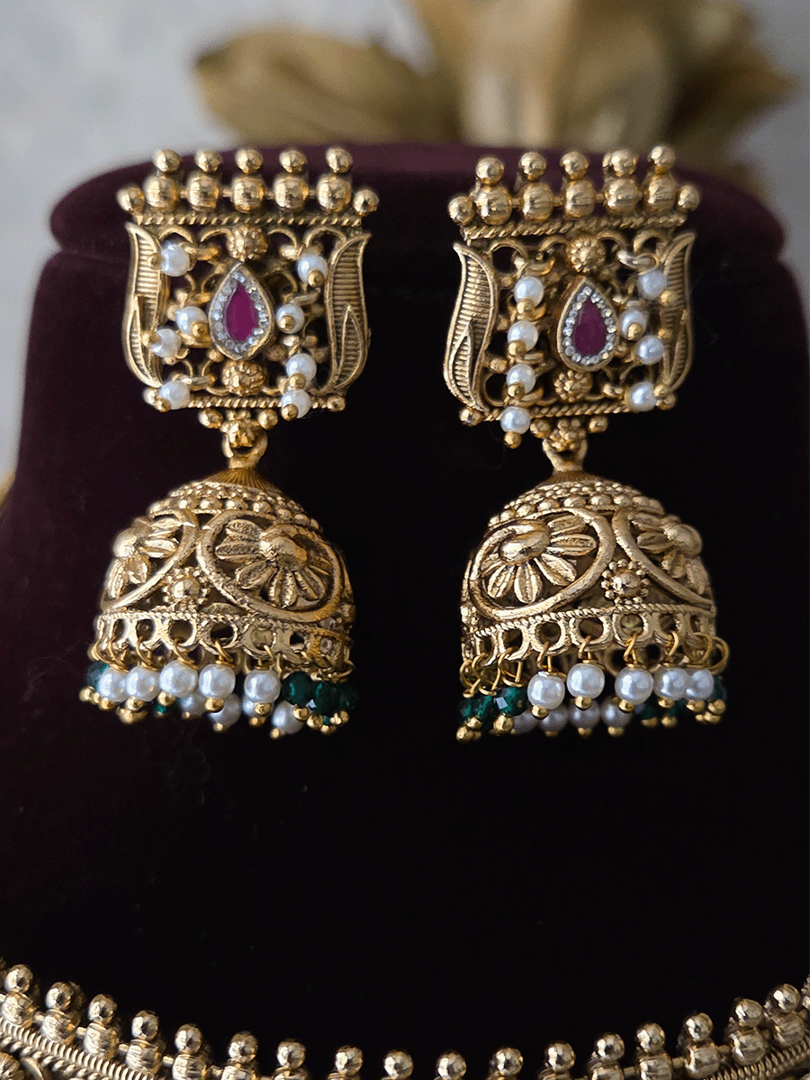 Tear drop shaped kundan and ruby stone with green and white beads hanging rajputi choker