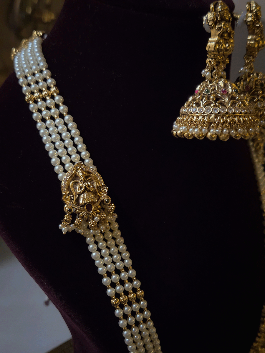 Ram durbar broad pendant set in pearl strings with intricate side carving (both long and short)