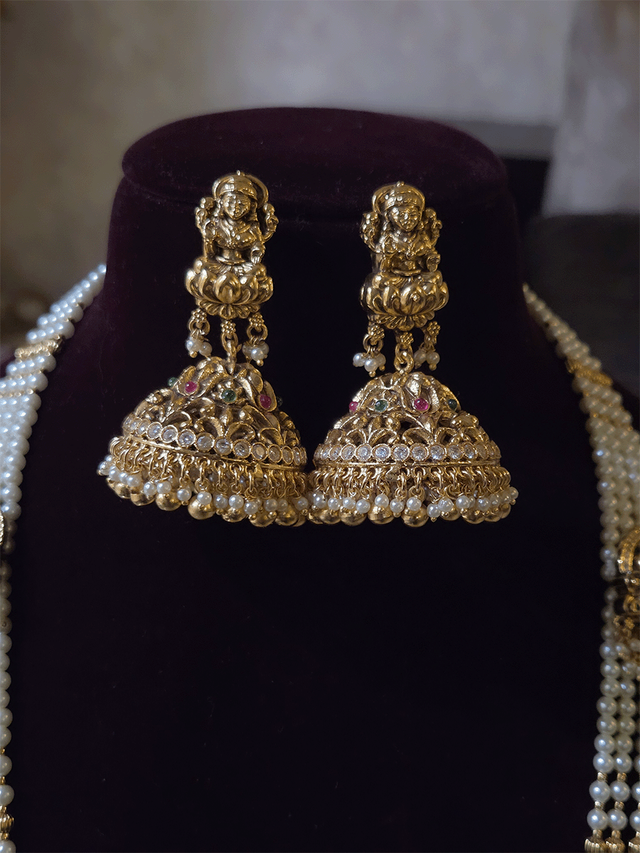 Ram durbar broad pendant set in pearl strings with intricate side carving (both long and short)